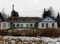 Отдельно стоящее здание с хоз. и жилыми помещениями в селе, 1 гектар земли